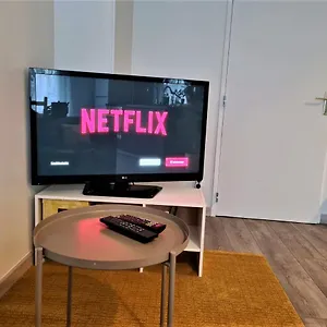 grand-studio-lyon-villeurbanne-proche-metro-wifi.hotels-rhonealpes.com/